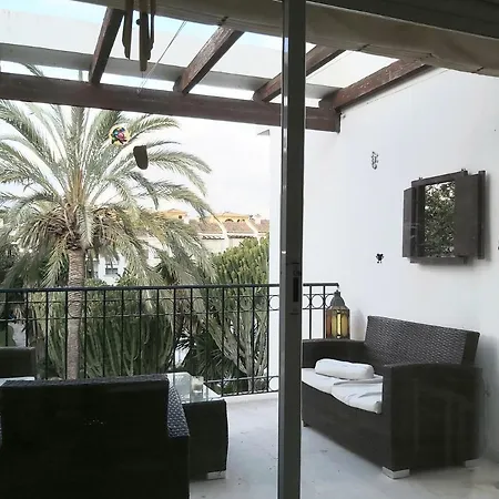 Apartman Beachfront 4-bed Pet-friendly Poolside Flat Estepona