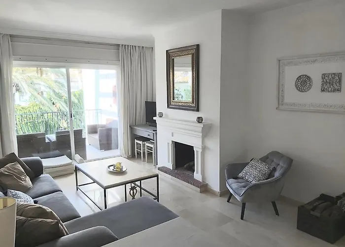 Appartement Beachfront 4-bed Pet-friendly Poolside Flat