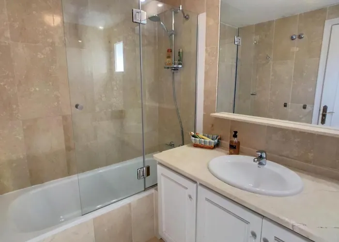 Beachfront 4-bed Pet-friendly Poolside Flat * Estepona