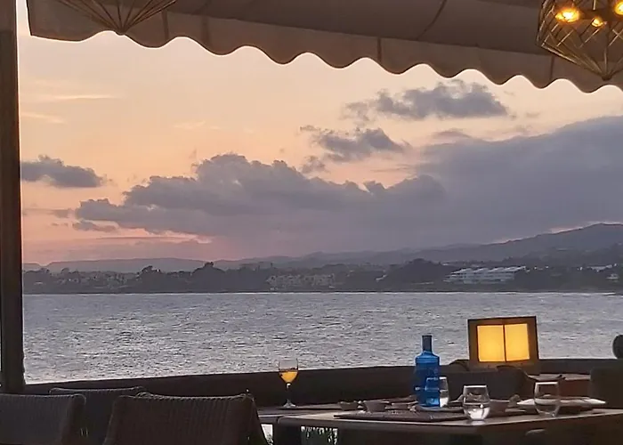 Apartment Beachfront 4-bed Pet-friendly Poolside Flat Estepona