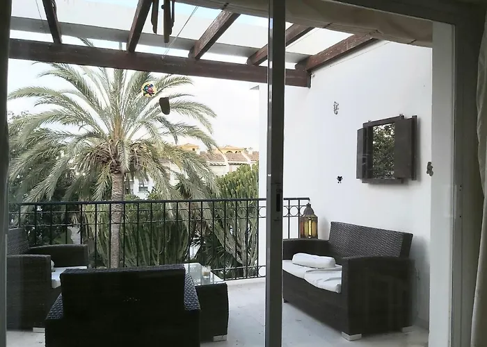Apartment Beachfront 4-bed Pet-friendly Poolside Flat Estepona