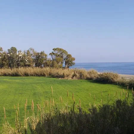 Apartament Beachfront 4-bed Pet-friendly Poolside Flat Estepona